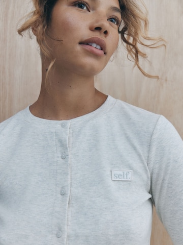 self. - Pijama en gris