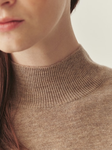 TATUUM Sweater in Beige