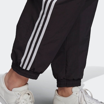 Tapered Pantaloni di ADIDAS ORIGINALS in nero