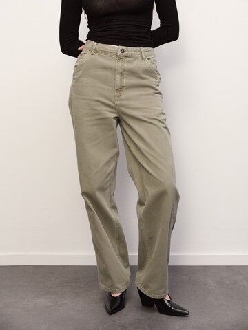 RÆRE by Lorena Rae Loosefit Τζιν σε πράσινο: μπροστά