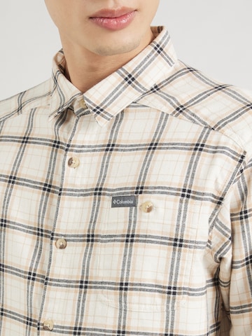 Coupe regular Chemise fonctionnelle 'Cornell Woods' COLUMBIA en blanc