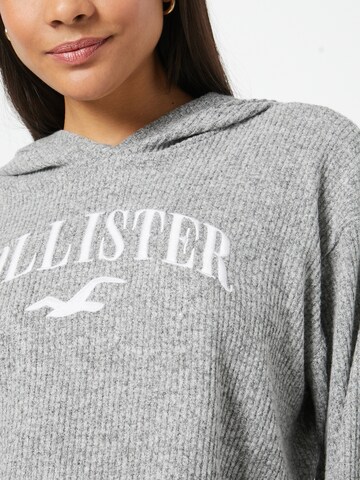 HOLLISTER Тениска в сиво