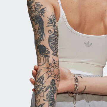 ADIDAS ORIGINALS - Top en blanco