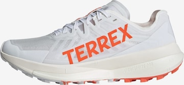ADIDAS TERREX - Zapatillas de running 'Agravic Speed' en blanco: frente