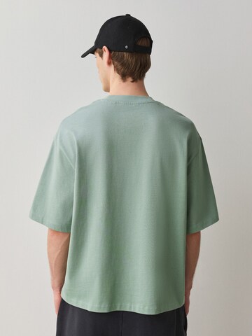 Tricou de la Next pe verde