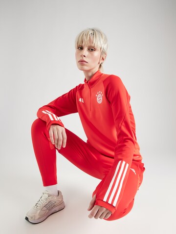 ADIDAS PERFORMANCE - Camiseta funcional en rojo