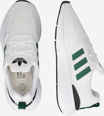 ADIDAS ORIGINALS Παπούτσι για τρέξιμο 'Swift Run 22' σε λευκό