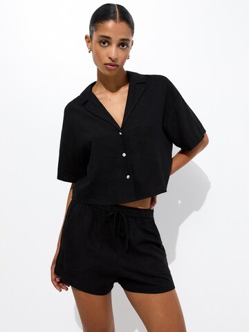 Pull&Bear Bluse in Schwarz: Vorderseite