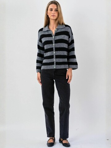 TEESHOPPEN Sweter ' Josie ' w kolorze czarny