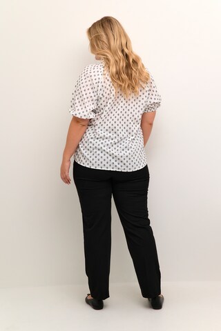 KAFFE CURVE - Blusa 'Lanni' en blanco