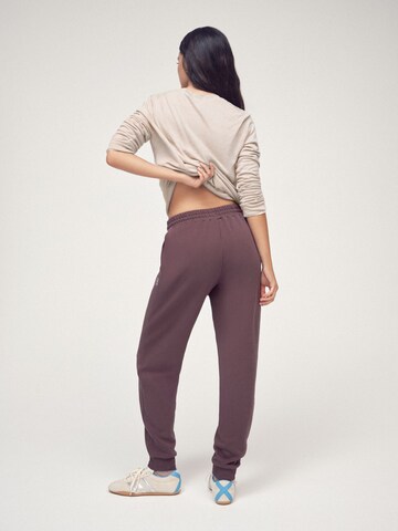 Effilé Pantalon Osia en marron