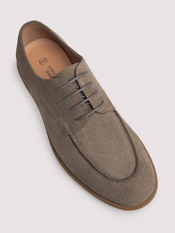 Pantofi de la Ombre pe gri
