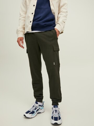 JACK & JONES Tapered Cargobukser 'Gordon' i grøn: forside