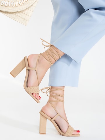 Sandalo con cinturino 'Chahra' di Celena in beige