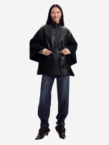 Desigual Keps 'PONCHO_ALDAMA TRENZADO 26WAIA24' i svart