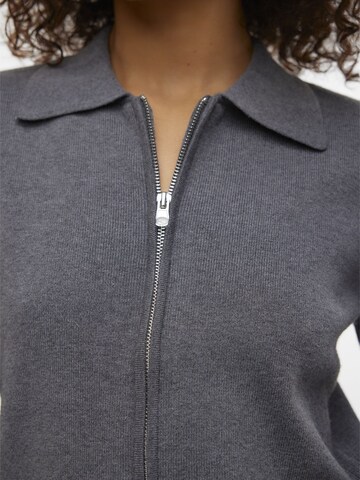 VERO MODA Gebreid vest 'VMHANNA' in Grijs