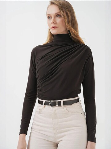 Bigdart Shirt in Bruin