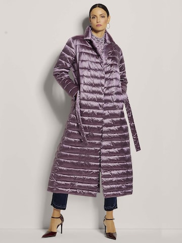 Manteau mi-saison MADELEINE en violet : devant