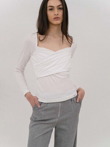 balts 4TAILORS Topiņš