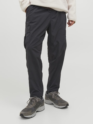 JACK & JONES Tapered Cargobroek 'Karl Brooks' in Zwart: voorkant