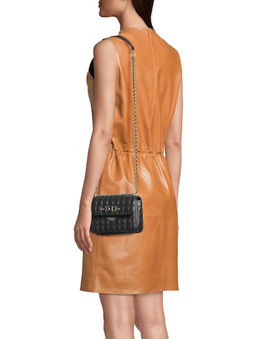 GUESS Schoudertas 'NADIRA MINI CNVRTBL XBODY FLAP' in Zwart