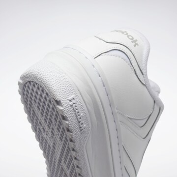 Baskets basses 'Club C Extra' Reebok en blanc