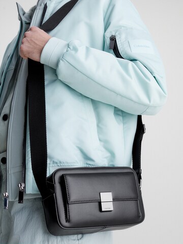 Calvin Klein Tasche in Schwarz