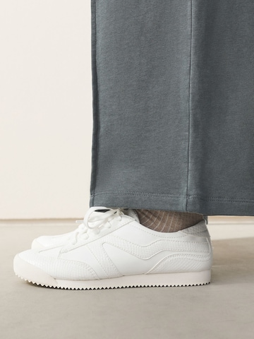 Next Низкие кроссовки в Белый: спереди