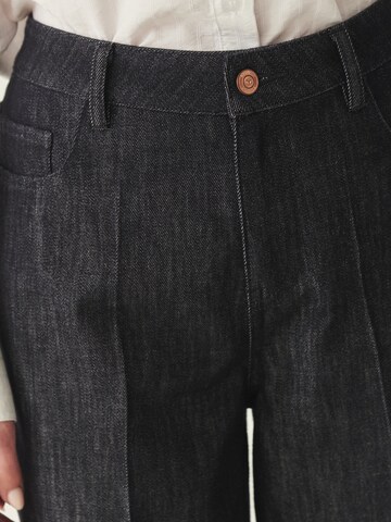 TATUUMLoosefit Hlače 'MOSS' - plava boja