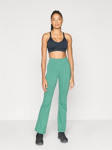 Evazați Pantaloni sport de la Champion Authentic Athletic Apparel pe verde