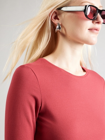 Tricou 'PCSIRENE' de la PIECES pe roșu