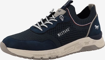 Baskets basses MUSTANG en bleu : devant