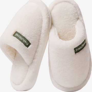 Freiluftkind Slippers 'Homie' in White: front