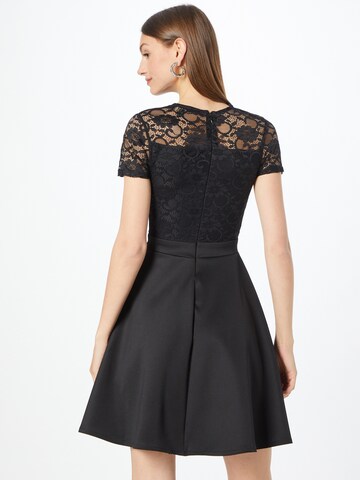 Rochie de cocktail de la Lipsy pe negru