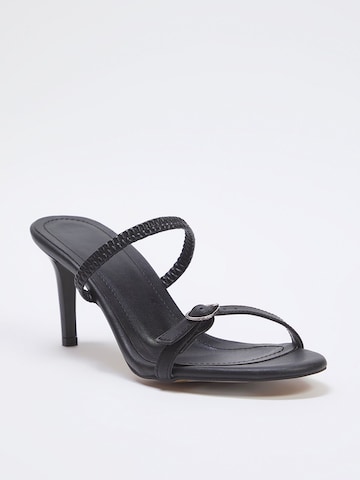 Trendyol Mule in Black: front