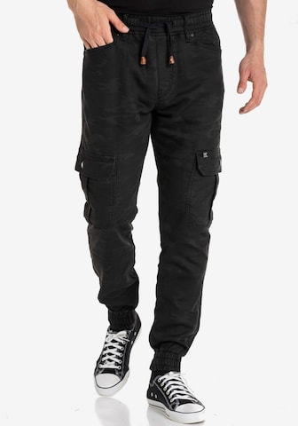 CIPO & BAXX Tapered Cargo Jeans in Black: front