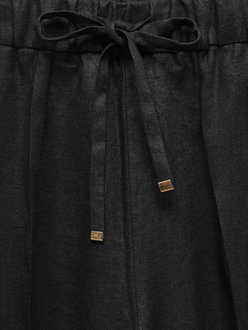MANGO Ohlapna forma Hlače z naborki 'Samara' | črna barva
