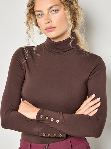 Pull-over Apricot en marron : devant