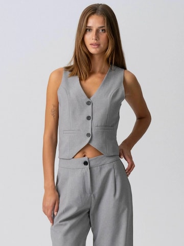TEESHOPPEN Kamizelka ' Natalie ' w kolorze szary: przód