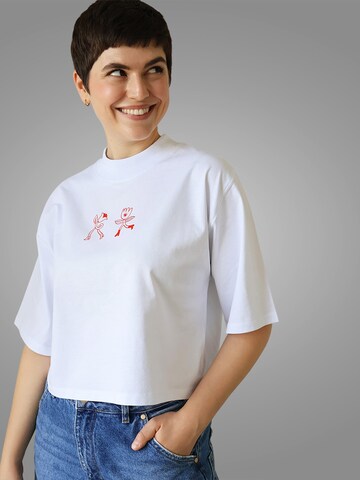 Kultgut Shirt 'HEY Summer!' in White: front