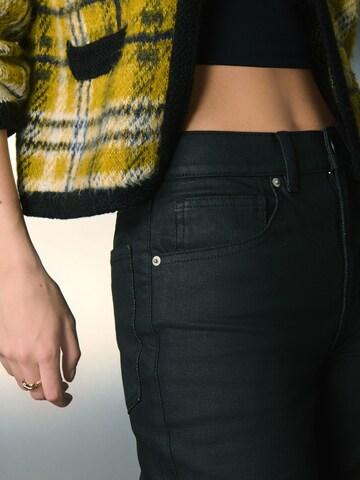 Next Tapered Jeans in Schwarz