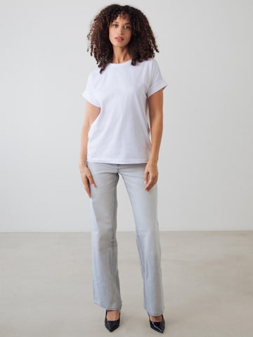 Honest Basics - Camiseta 'Cap Tee' en blanco