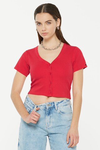 Harlem Soul CLE-O Cropped Rib Cardigan in Rot: Vorderseite