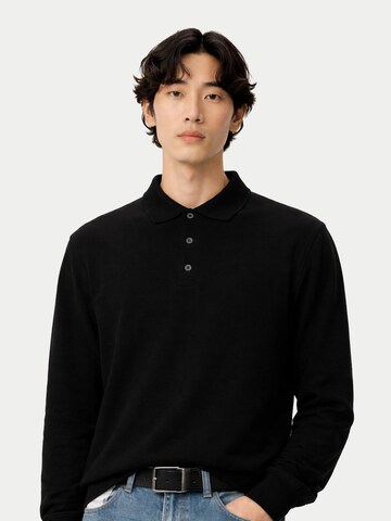 GOBI Cashmere Sweater in Black