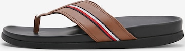 Tongs TOMMY HILFIGER en marron : devant