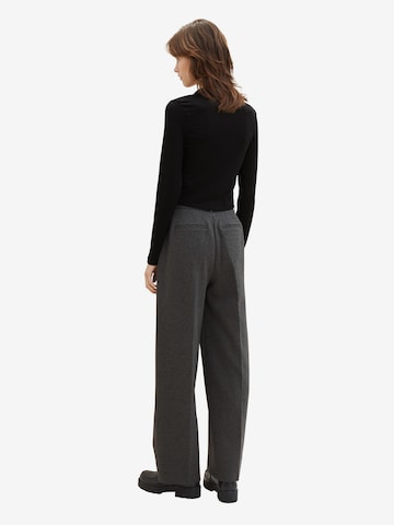 TOM TAILOR DENIM Loose fit Pleated Pants in Grey