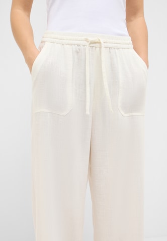 MUSTANG Loosefit Hose 'Lacey ' in Weiß