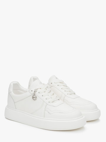 Sneaker bassa '201-2202-37' di Estro in bianco