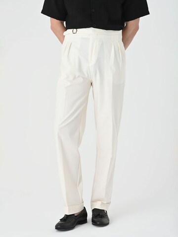 Regular Pantalon à plis Antioch en blanc : devant
