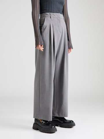 MSCH COPENHAGEN Wide leg Pleat-Front Pants 'Bennora' in Grey: front